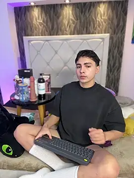 Snapshot of Samu_Hott chatting on February 9, 2026, 8:29 pm Samu Hott online show from February 9, 2026, 8:29 pm