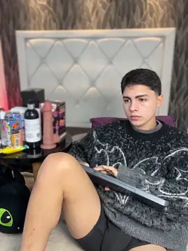 Snapshot of Samu_Hott chatting on February 25, 2026, 8:19 pm Samu Hott online show from February 25, 2026, 8:19 pm