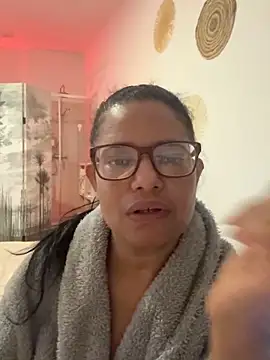 Snapshot of MelOnlyOf chatting on February 9, 2026, 5:11 pm MelOnlyOf online show from February 9, 2026, 5:11 pm