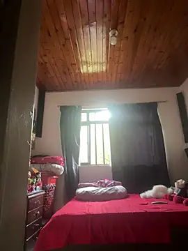 lilasun17 online show from April 21, 2026, 9:32 pm