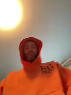 Snapshot of tommattsonn chatting on April 19, 2026, 2:40 pm tommattsonn online show from April 19, 2026, 2:40 pm