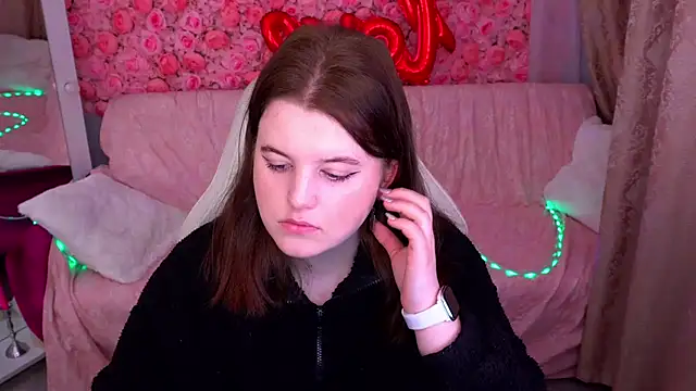 Snapshot of KristiFoxy chatting on February 25, 2026, 6:24 am KristiFoxy online show from February 25, 2026, 6:24 am