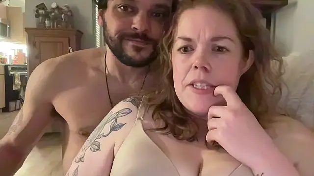 Snapshot of MusicCouple chatting on February 14, 2026, 10:04 am MusicCouple online show from February 14, 2026, 10:04 am