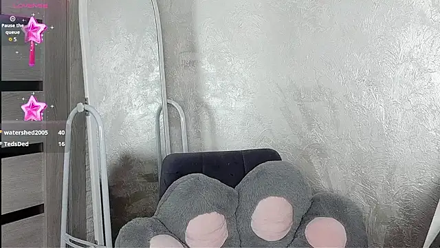 Snapshot of Mila-Naughty chatting on February 25, 2026, 6:35 am Mila-Naughty online show from February 25, 2026, 6:35 am