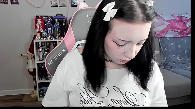 MollysLand online show from March 26, 2026, 9:07 am