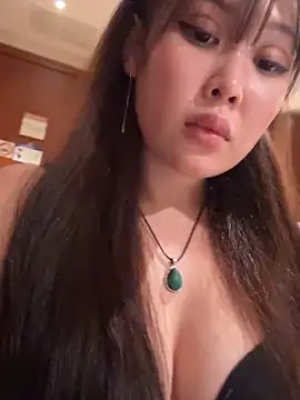Snapshot of YukiiTYAN chatting on April 14, 2026, 11:37 am YukiiTYAN online show from April 14, 2026, 11:37 am