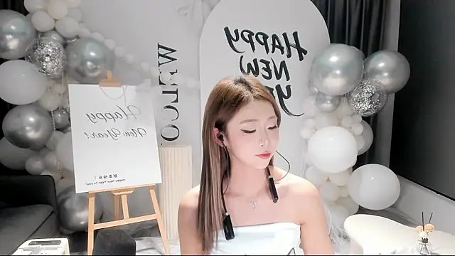 hotgirl0111 online show from February 8, 2026, 1:53 pm