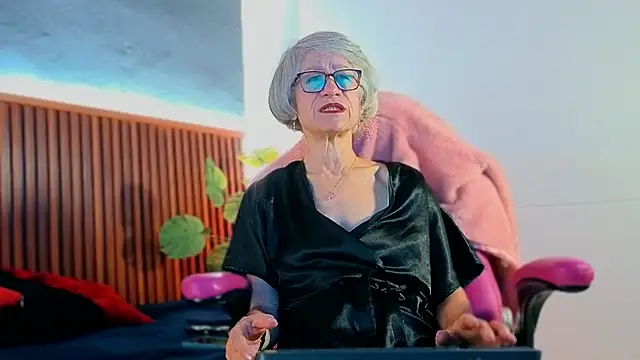 miss monserrate01 online show from February 4, 2026, 12:55 pm