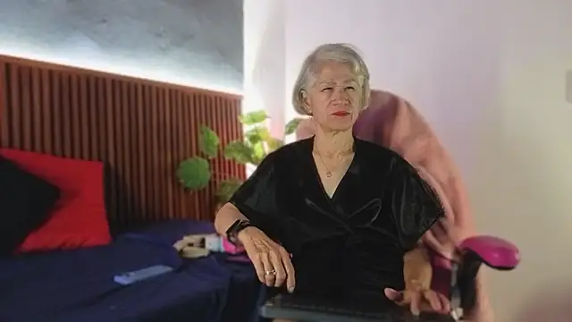 miss monserrate01 online show from February 7, 2026, 12:57 pm