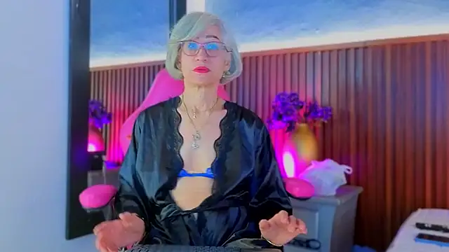 miss monserrate01 online show from April 10, 2026, 2:02 pm