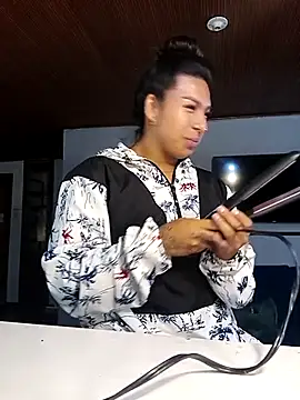 MeelFox online show from March 18, 2026, 12:19 pm