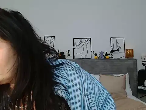 Snapshot of Jasmin0e chatting on February 17, 2026, 11:29 am Jasmin0e online show from February 17, 2026, 11:29 am