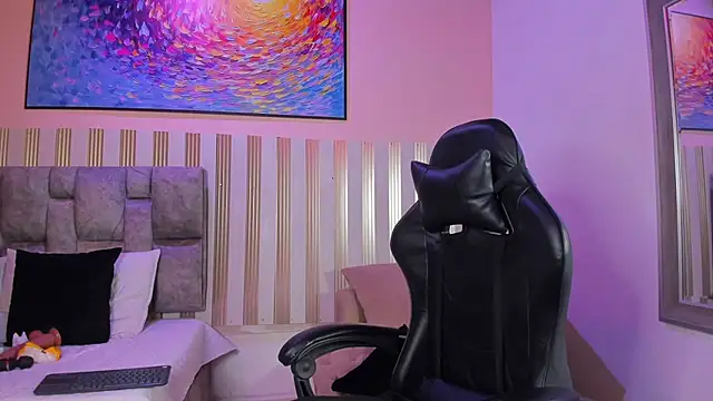 nina glow online show from March 30, 2026, 11:44 am