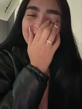 Sara Fernandez  online show from February 23, 2026, 1:55 pm