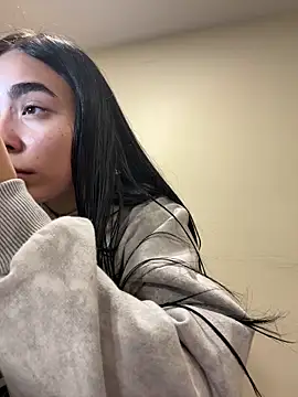 Sara Fernandez  online show from March 31, 2026, 2:08 pm