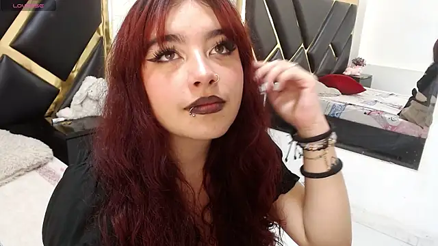 Snapshot of CarolRousee chatting on May 19, 2026, 7:21 pm CarolRousee online show from May 19, 2026, 7:21 pm