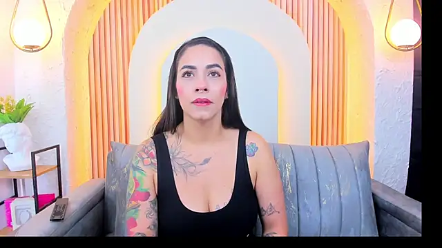 Snapshot of violet_scott_ chatting on February 11, 2026, 10:37 am violet scott online show from February 11, 2026, 10:37 am