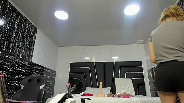 Snapshot of Ladyy_Scarlett chatting on June 12, 2026, 3:04 am Ladyy Scarlett online show from June 12, 2026, 3:04 am