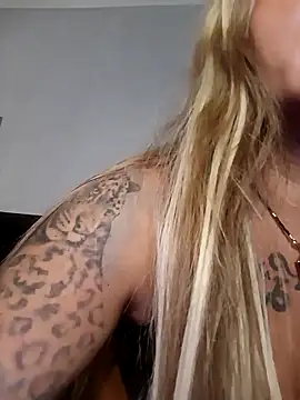 MiaMooly online show from October 16, 2025, 2:47 pm