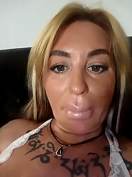 MiaMooly online show from October 9, 2025, 8:04 am