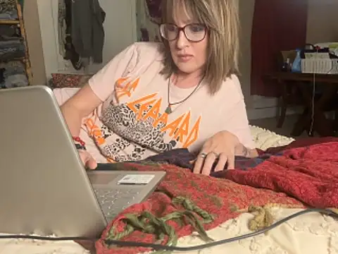 Snapshot of BrookiesLife chatting on April 12, 2026, 2:37 am BrookiesLife online show from April 12, 2026, 2:37 am