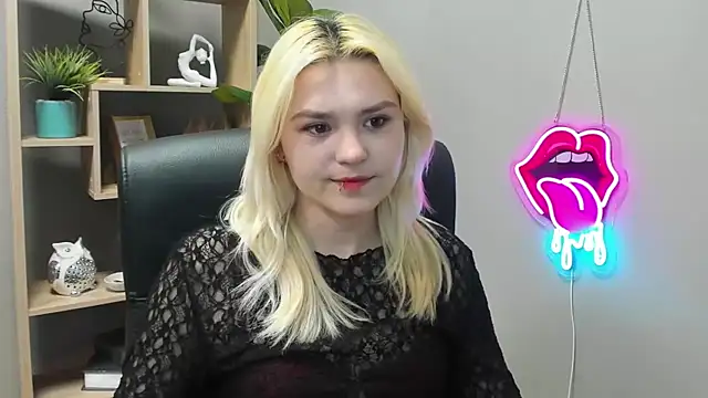 Snapshot of SweetLilyxo chatting on April 23, 2026, 6:20 am SweetLilyxo online show from April 23, 2026, 6:20 am