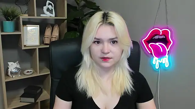 SweetLilyxo online show from March 15, 2026, 7:26 am