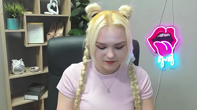 SweetLilyxo online show from March 20, 2026, 7:42 am