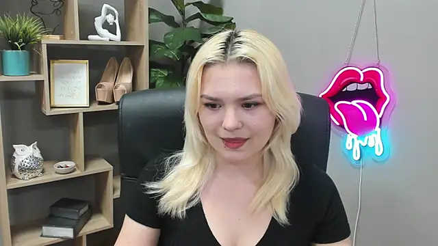 SweetLilyxo online show from March 7, 2026, 7:37 am