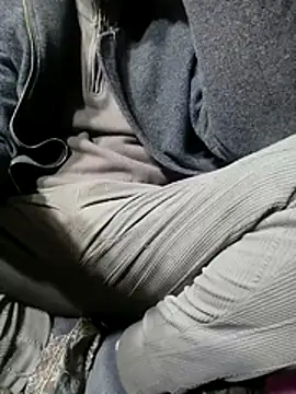 Snapshot of Aww21 chatting on February 16, 2026, 7:56 pm Aww21 online show from February 16, 2026, 7:56 pm