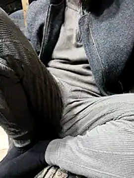 Snapshot of Aww21 chatting on February 14, 2026, 9:04 pm Aww21 online show from February 14, 2026, 9:04 pm