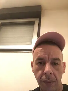 Snapshot of creativeX chatting on February 3, 2026, 6:22 am creativeX online show from February 3, 2026, 6:22 am