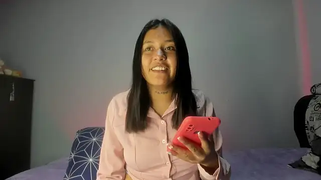 Snapshot of Sharlottee__ chatting on February 27, 2026, 11:37 pm Sharlottee online show from February 27, 2026, 11:37 pm