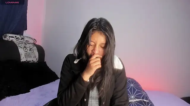 Snapshot of Sharlottee__ chatting on February 3, 2026, 5:05 am Sharlottee online show from February 3, 2026, 5:05 am