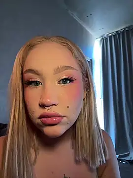 RollDollss online show from March 13, 2026, 7:02 am