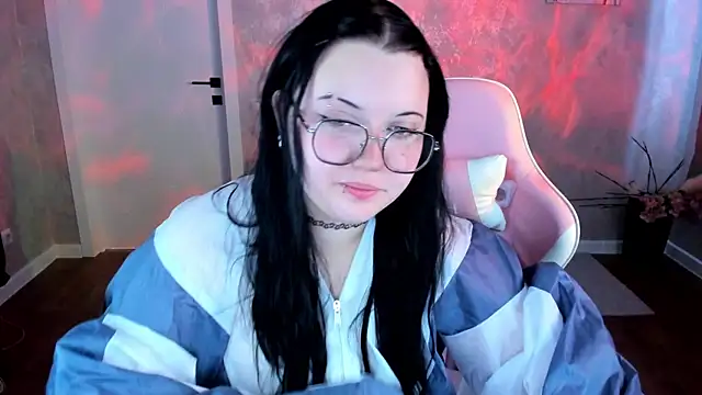 Kira G0ld online show from April 10, 2026, 1:01 am