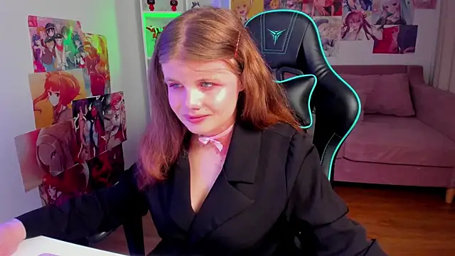 ChloeHalses online show from June 4, 2026, 4:11 pm