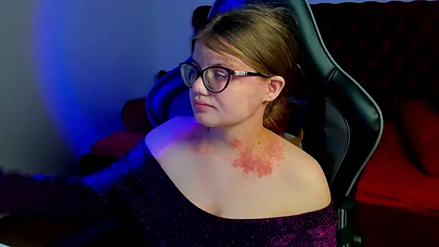 ChloeHalses online show from March 30, 2026, 5:09 am