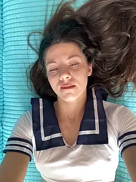 OnlyLeiLa online show from April 17, 2026, 6:16 am