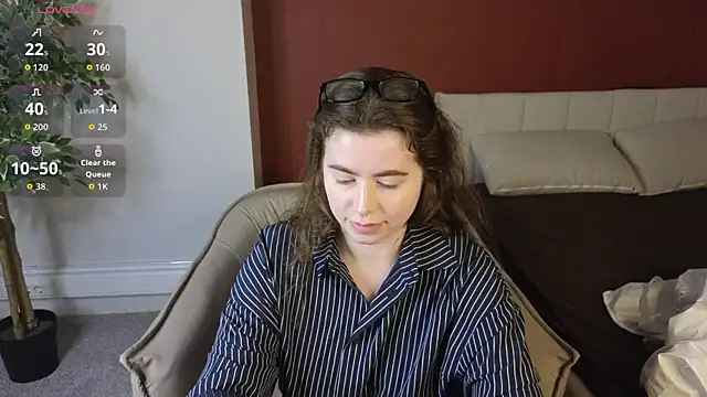 LovingWhisperr online show from April 6, 2026, 1:23 am