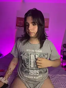 Daniellesins1 online show from April 17, 2026, 3:53 am