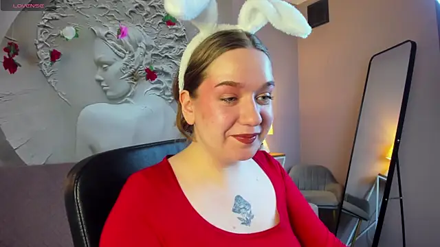 Snapshot of RachelDiRose chatting on February 24, 2026, 3:35 pm RachelDiRose online show from February 24, 2026, 3:35 pm