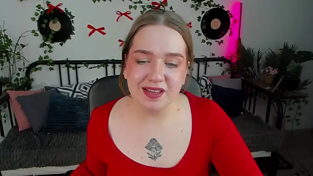 Snapshot of RachelDiRose chatting on February 25, 2026, 3:45 pm RachelDiRose online show from February 25, 2026, 3:45 pm