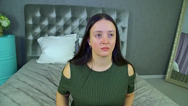 ElinaBellucci online show from March 5, 2026, 4:42 am