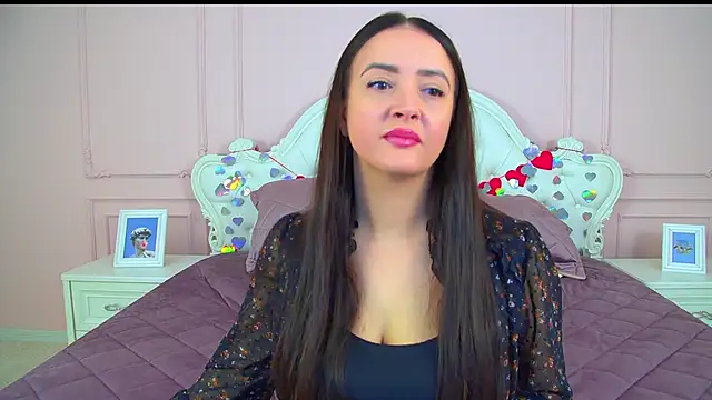 Snapshot of ElinaBellucci chatting on February 16, 2026, 4:33 am ElinaBellucci online show from February 16, 2026, 4:33 am