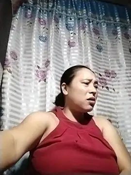 Snapshot of May_Bombs chatting on February 4, 2026, 9:43 pm May Bombs online show from February 4, 2026, 9:43 pm