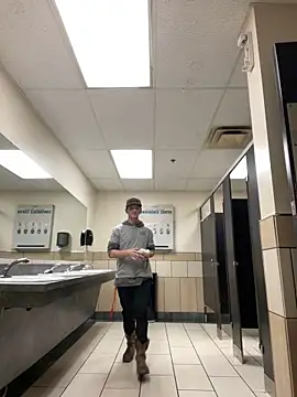 Snapshot of Horus1922 chatting on February 24, 2026, 5:58 pm Horus1922 online show from February 24, 2026, 5:58 pm