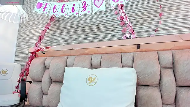 Snapshot of rossy_roose chatting on February 7, 2026, 7:44 pm rossy roose online show from February 7, 2026, 7:44 pm