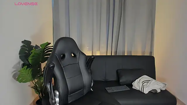 Snapshot of Axel_Creed chatting on February 28, 2026, 9:03 pm Axel Creed online show from February 28, 2026, 9:03 pm