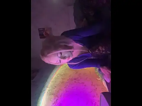 SisyLana online show from February 8, 2026, 7:33 pm